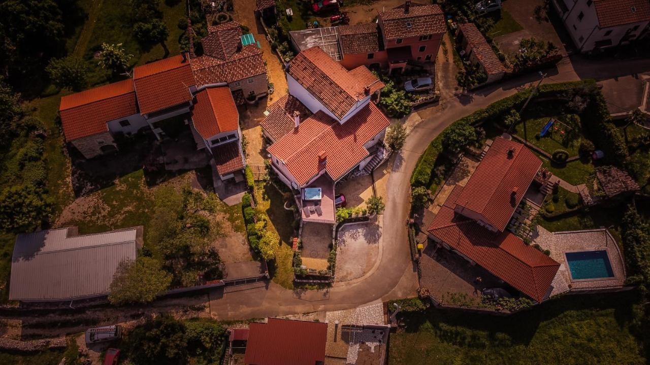 Villa Michelle Karojba 外观 照片