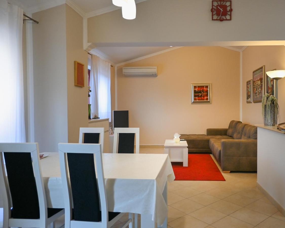 Villa Michelle Karojba 外观 照片