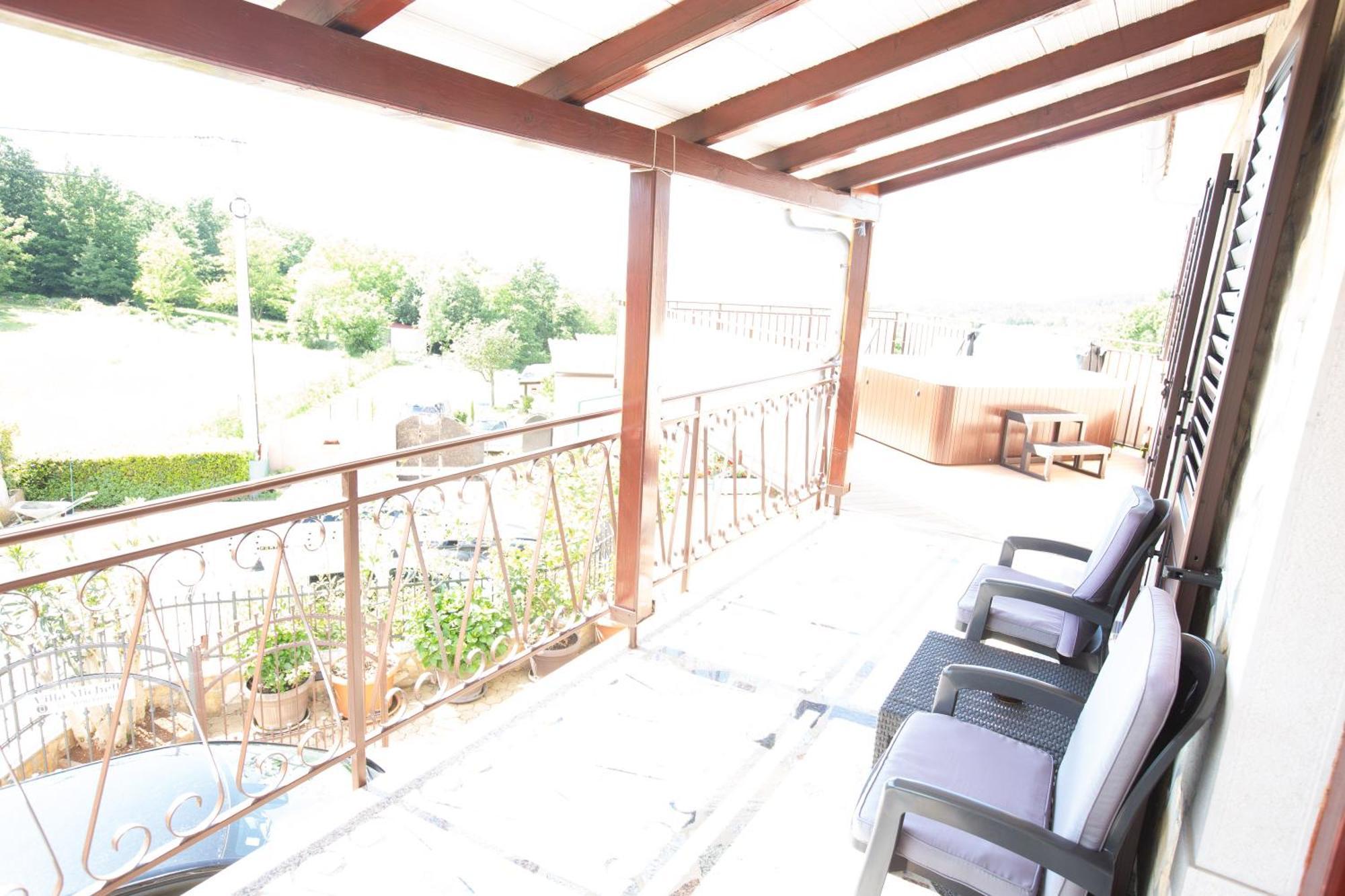 Villa Michelle Karojba 外观 照片