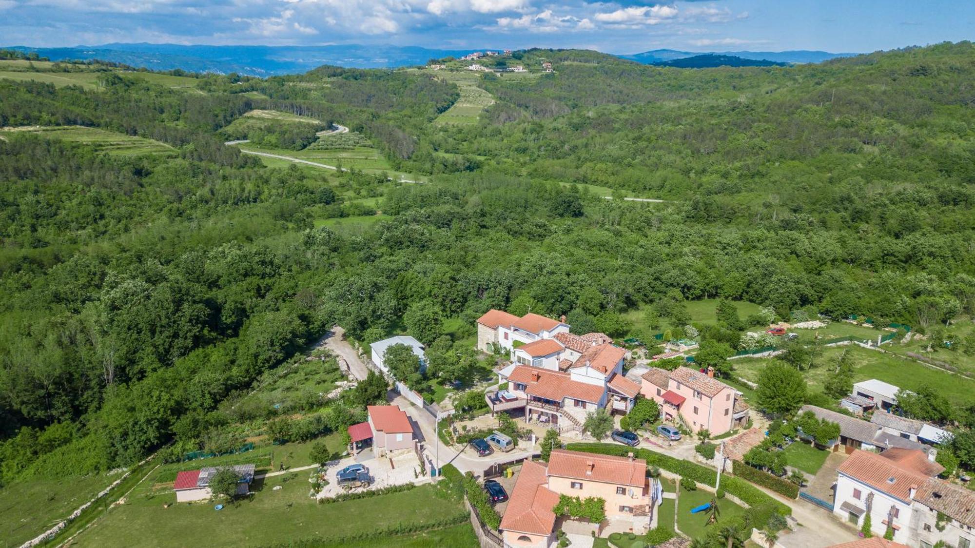 Villa Michelle Karojba 外观 照片