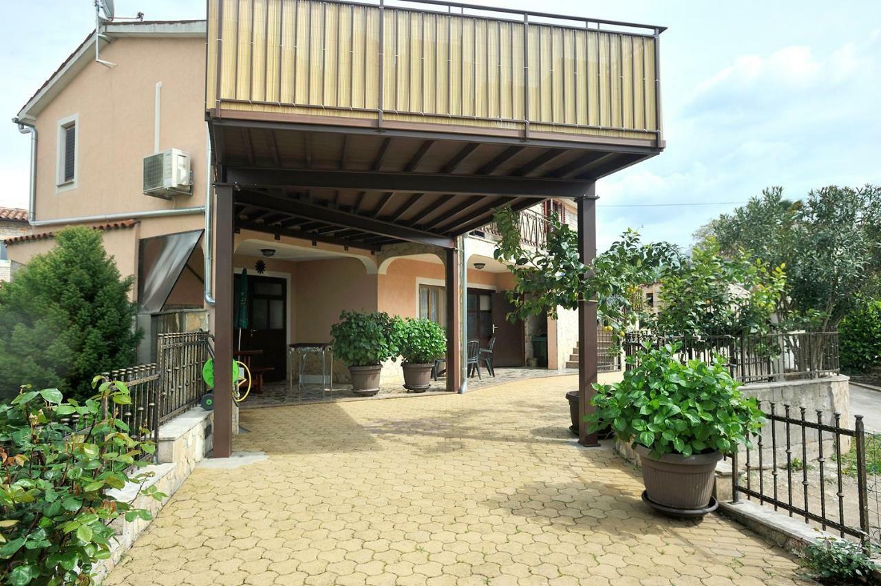 Villa Michelle Karojba 外观 照片