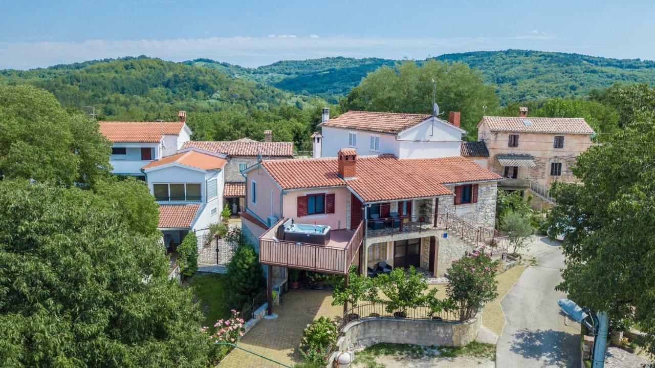 Villa Michelle Karojba 外观 照片